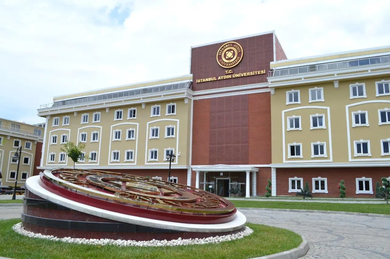 تخصصات جامعة ايدن اسطنبول ومعلومات مهمة عنها